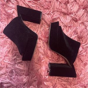 Shelly’s London platform heels